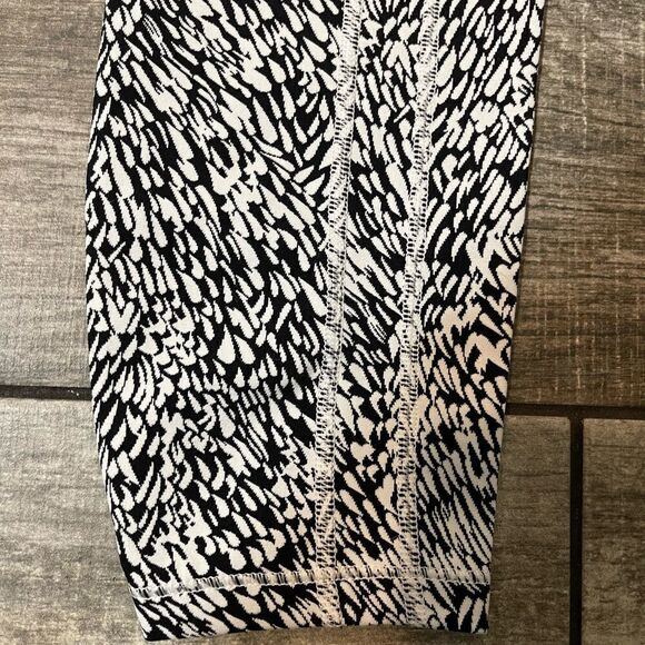 NWOT Athleta Ultimate Stash Textured Tight - Picture 5 of 10